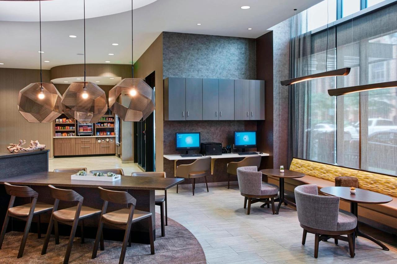 Springhill Suites By Marriott Milwaukee Downtown Екстериор снимка