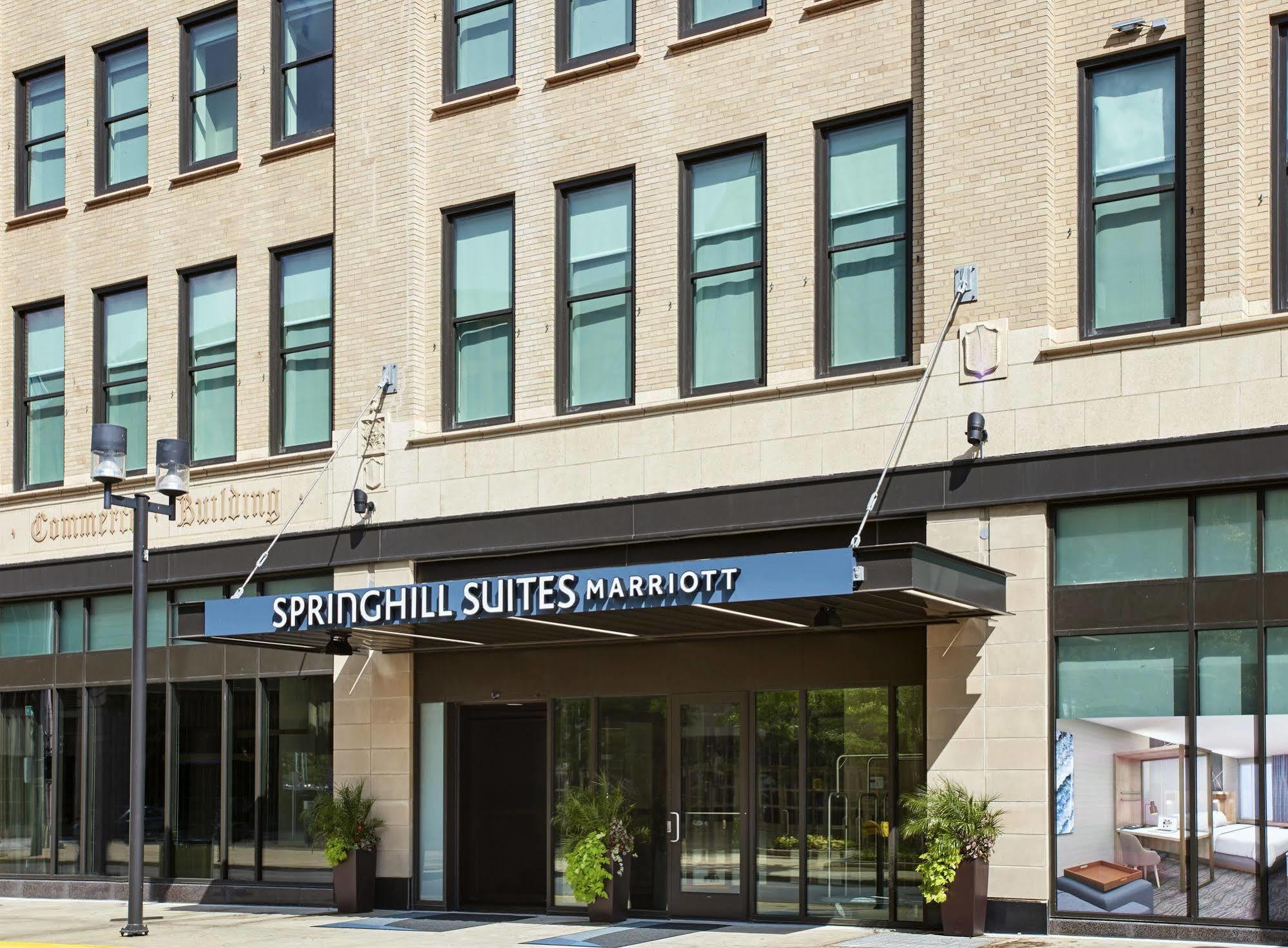 Springhill Suites By Marriott Milwaukee Downtown Екстериор снимка